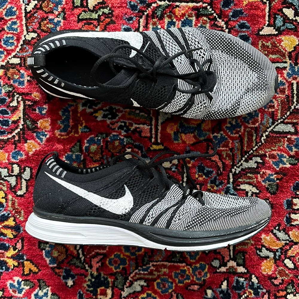 Nike Flyknit Trainers Oreo